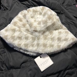 Bucket hat